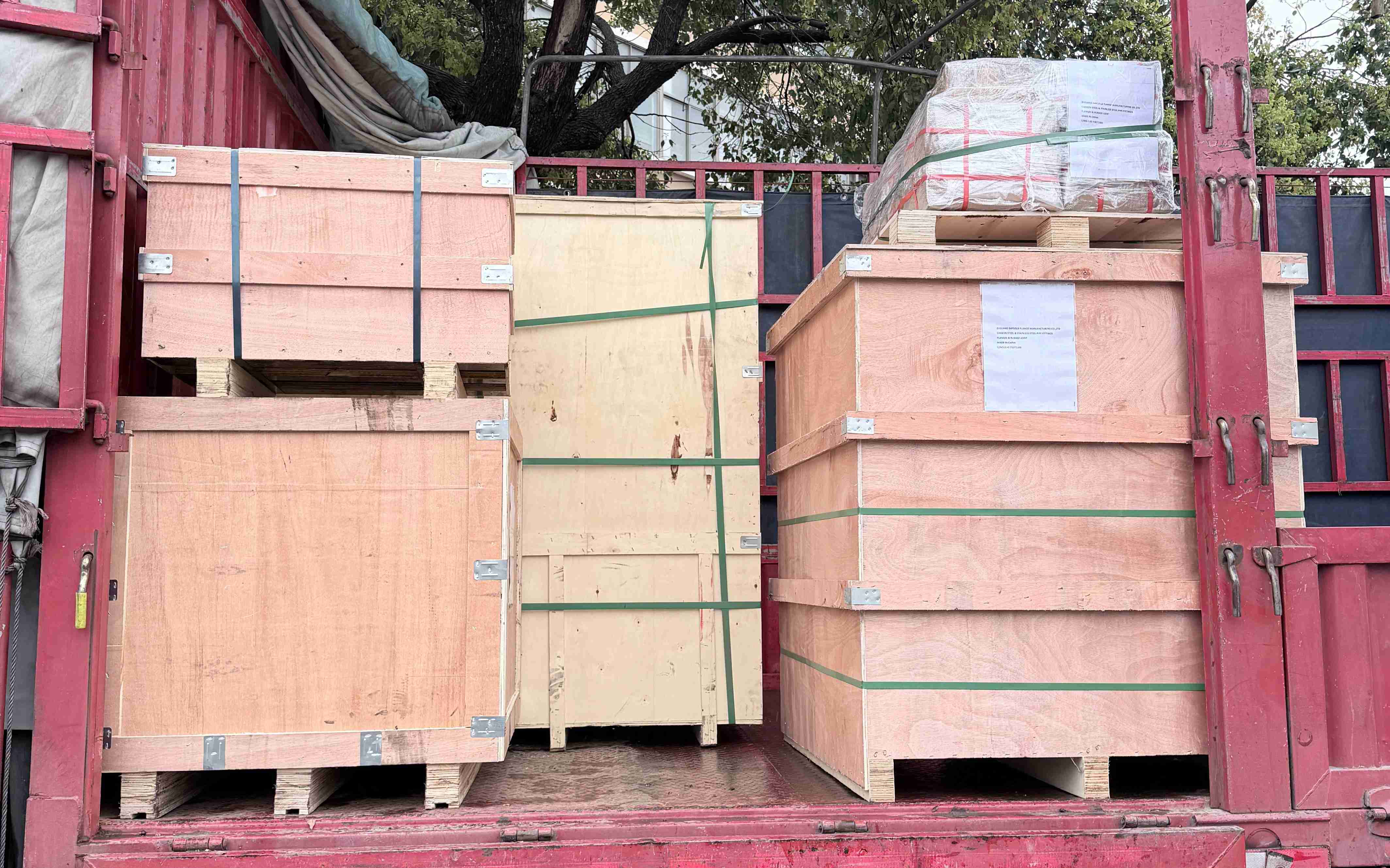 Pedido enviado a Vietnam: bridas, accesorios y juntas de goma