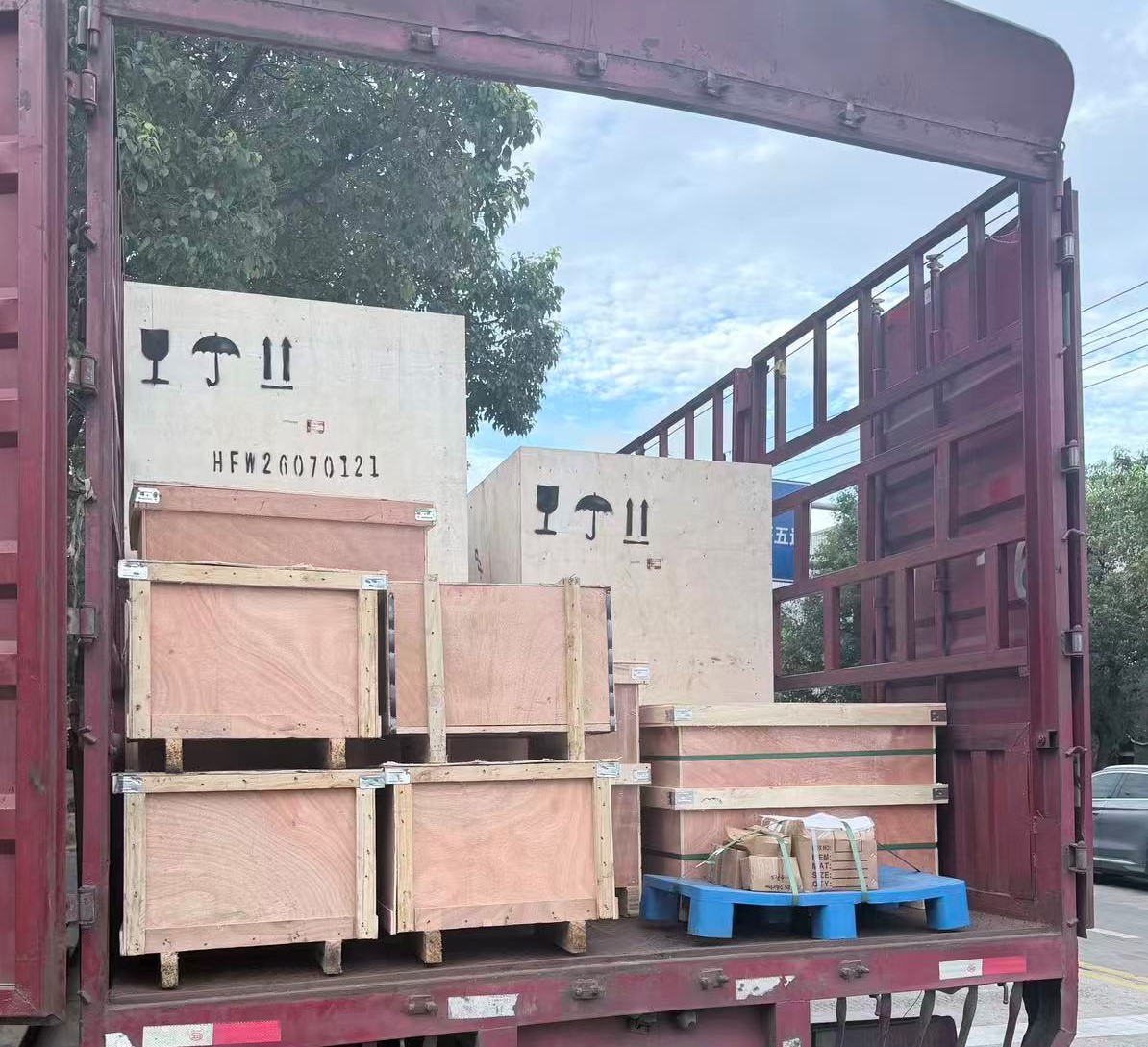 Accesorios para soldar por encaje, bridas SAE y conectores hidráulicos enviados a Vietnam
